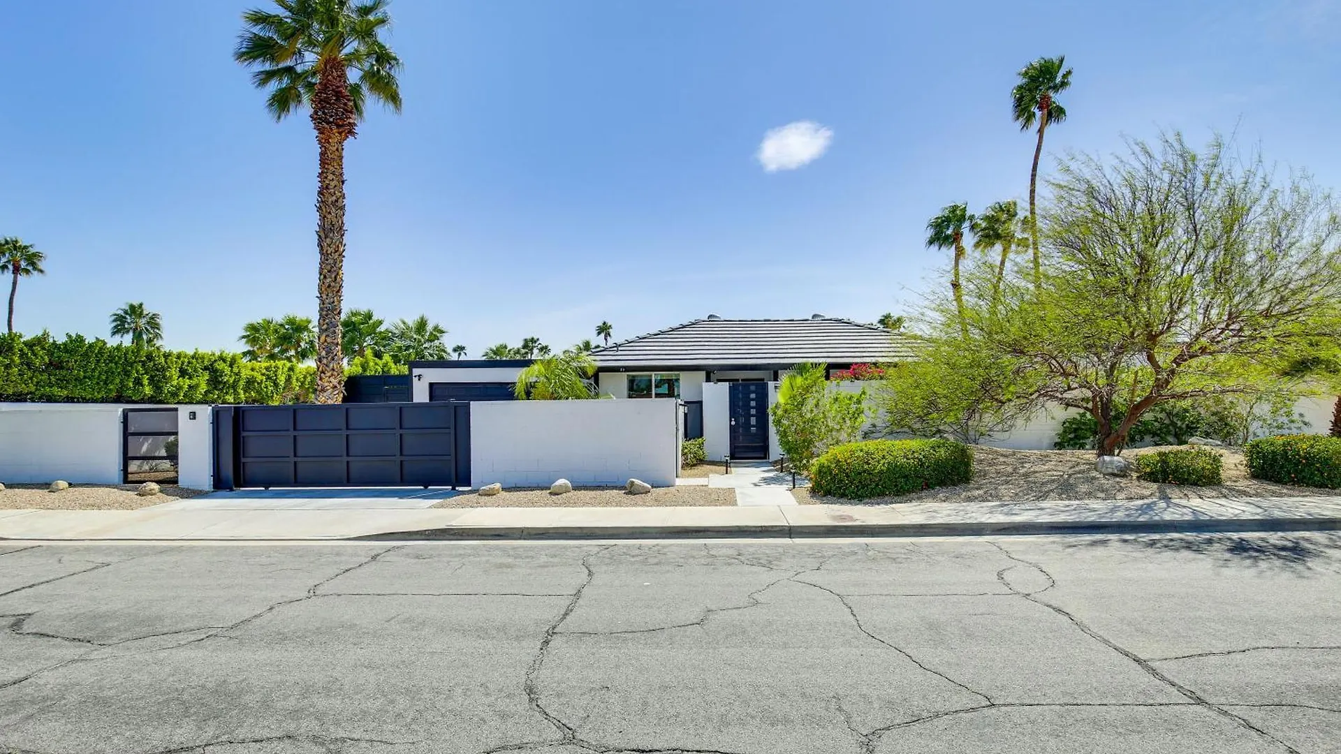 Holiday home Mtn Views and Outdoor Oasis Palm Springs Getaway Villa
